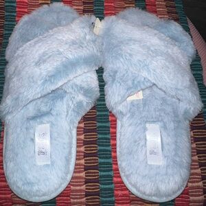 PINK NWT fluffy slippers